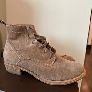 Dolce Vita seema boots. Taupe suede lace up very cute!